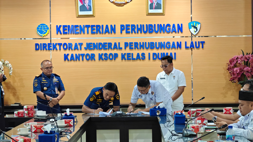 Penandatanganan Serahterima Tugas dan Fungsi Keselamatan dan Keamanan Pelayaran pada Pelabuhan Sungai, Danau dan Penyebrangan dari Balai Pengelola Transportasi Darat Kelas II Riau Ditjen Hubdat ke UPT Ditjen HUbla Wilayah Riau.
