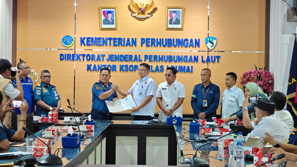 Penandatanganan Serahterima Tugas dan Fungsi Keselamatan dan Keamanan Pelayaran pada Pelabuhan Sungai, Danau dan Penyebrangan dari Balai Pengelola Transportasi Darat Kelas II Riau Ditjen Hubdat ke UPT Ditjen HUbla Wilayah Riau.