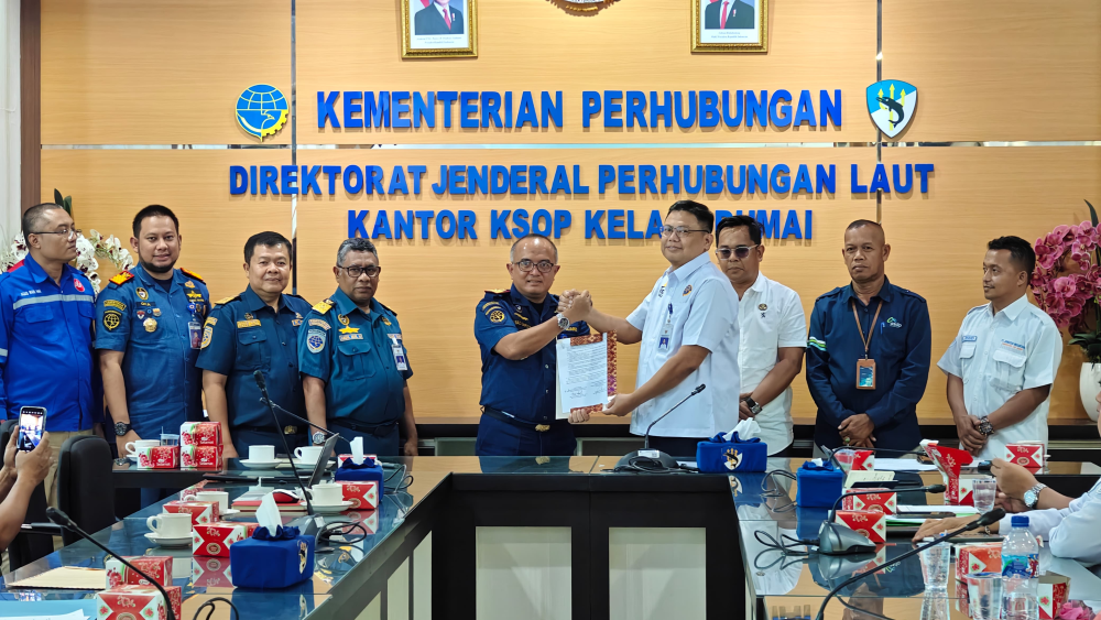 Penandatanganan Serahterima Tugas dan Fungsi Keselamatan dan Keamanan Pelayaran pada Pelabuhan Sungai, Danau dan Penyebrangan dari Balai Pengelola Transportasi Darat Kelas II Riau Ditjen Hubdat ke UPT Ditjen HUbla Wilayah Riau.