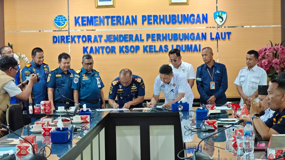 Penandatanganan Serahterima Tugas dan Fungsi Keselamatan dan Keamanan Pelayaran pada Pelabuhan Sungai, Danau dan Penyebrangan dari Balai Pengelola Transportasi Darat Kelas II Riau Ditjen Hubdat ke UPT Ditjen HUbla Wilayah Riau.