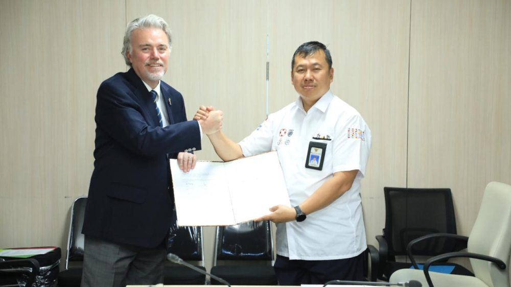 SUSUN PANDUAN NAVIGASI TERBARU UNTUK SELAT SUNDA DAN LOMBOK, KEMENHUB DAN WITHERBYS TANDATANGANI MOA