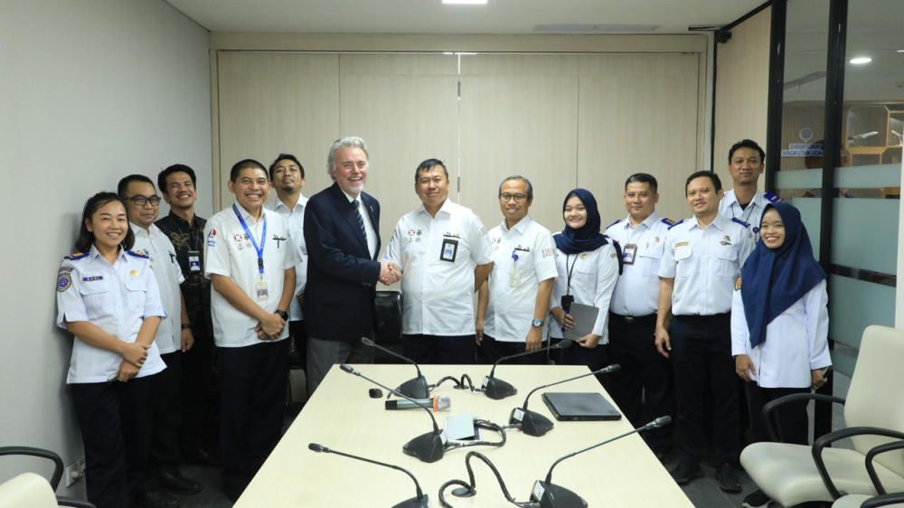 SUSUN PANDUAN NAVIGASI TERBARU UNTUK SELAT SUNDA DAN LOMBOK, KEMENHUB DAN WITHERBYS TANDATANGANI MOA