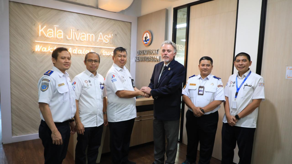 SUSUN PANDUAN NAVIGASI TERBARU UNTUK SELAT SUNDA DAN LOMBOK, KEMENHUB DAN WITHERBYS TANDATANGANI MOA