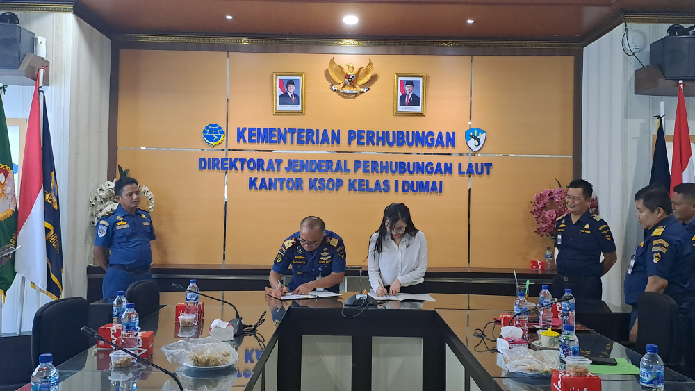 Penandatanganan Perjanjian Kerja sama antara Kantor KSOP Kelas I Dumai dengan PT. Sumber Tani Agung Oils and Fats tentang Penggunaan Perairan Terminal Khusus (Tersus).