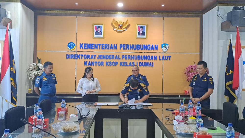 Penandatanganan Perjanjian Kerja sama antara Kantor KSOP Kelas I Dumai dengan PT. Sumber Tani Agung Oils and Fats tentang Penggunaan Perairan Terminal Khusus (Tersus).