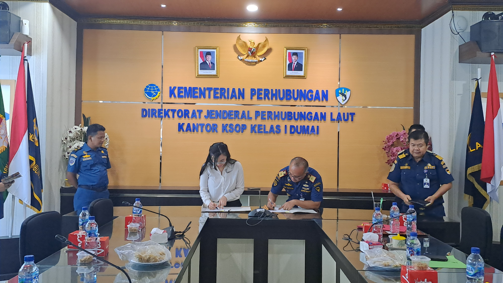 Penandatanganan Perjanjian Kerja sama antara Kantor KSOP Kelas I Dumai dengan PT. Sumber Tani Agung Oils and Fats tentang Penggunaan Perairan Terminal Khusus (Tersus).