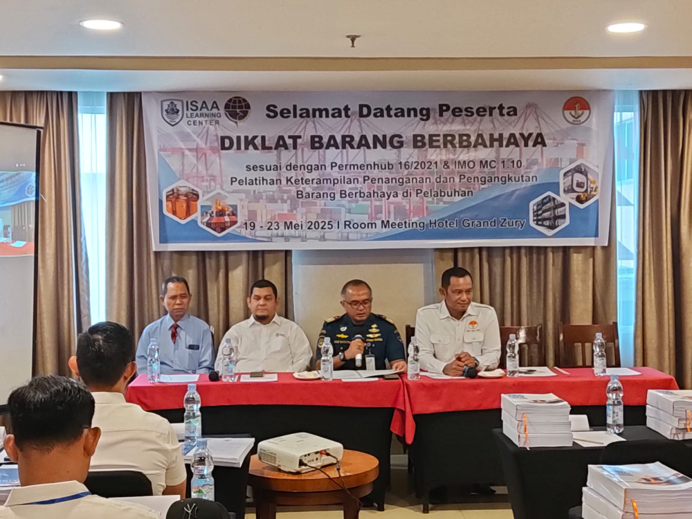 Kepala Kantor KSOP Kelas I Dumai membuka kegiatan Diklat dan Sertifikasi Tata Cara Penanganan dan pengangkutan Barang Berbahaya di Pelabuhan, yang di selenggarakan oleh Dewan Pengurus Wilayah Riau Indonesia Shipping Agencies Association (ISAA).