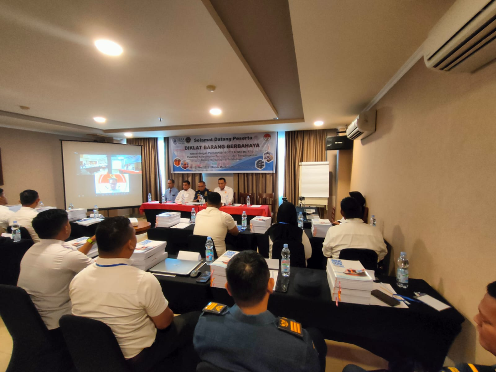 Kepala Kantor KSOP Kelas I Dumai membuka kegiatan Diklat dan Sertifikasi Tata Cara Penanganan dan pengangkutan Barang Berbahaya di Pelabuhan, yang di selenggarakan oleh Dewan Pengurus Wilayah Riau Indonesia Shipping Agencies Association (ISAA).