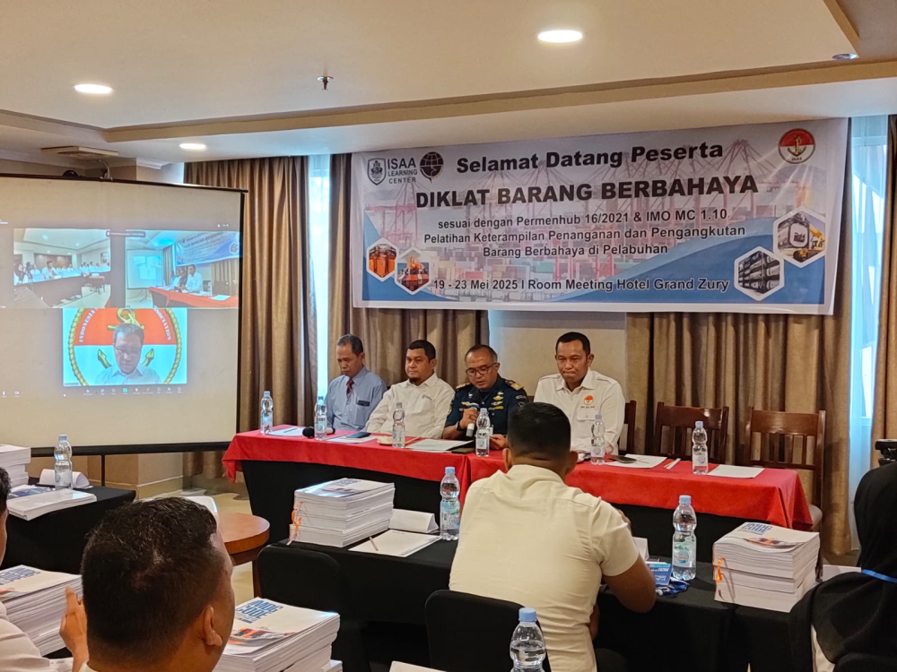 Kepala Kantor KSOP Kelas I Dumai membuka kegiatan Diklat dan Sertifikasi Tata Cara Penanganan dan pengangkutan Barang Berbahaya di Pelabuhan, yang di selenggarakan oleh Dewan Pengurus Wilayah Riau Indonesia Shipping Agencies Association (ISAA).