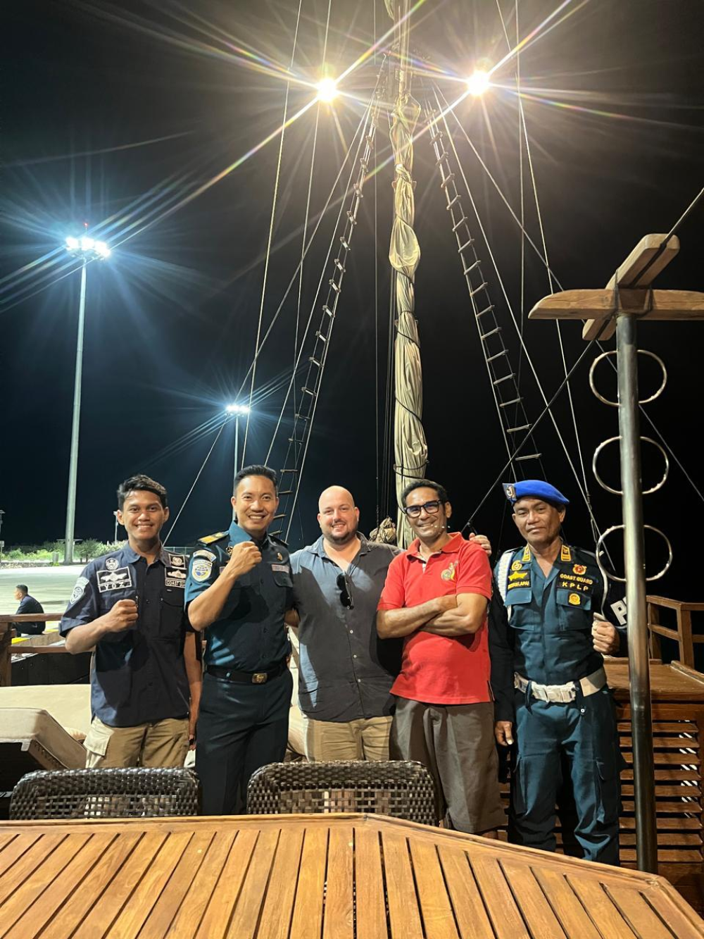 JEMPUT WISATAWAN ASING KAPAL PESIAR KM. ARENUI  SANDAR DI PELABUHAN DONGGALA