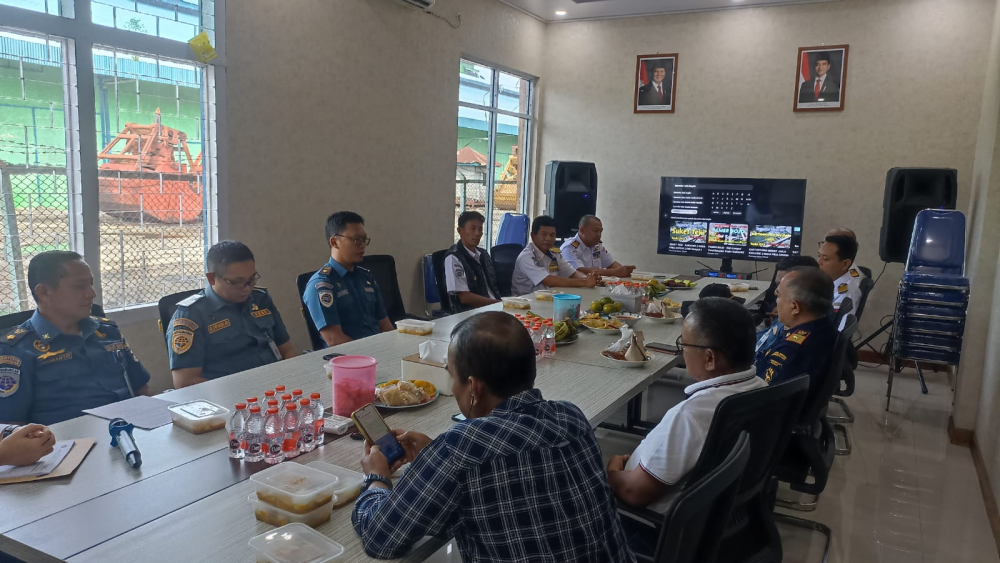 Kegiatan  Penyerahan Surat Kecakapan Memandu kepada PT. Pelindo Regional 1 Cabang Dumai oleh Kantor KSOP Kelas I Dumai