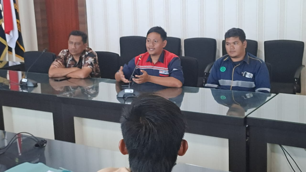 Rapat Audiensi antara Ketua Unit Usaha Pengerahan Jasa Tenaga Kerja Bongkar Muat PT. Oleokimia Sejahtera Mas dengan PT. Oleokimia Sejahtera Mas.