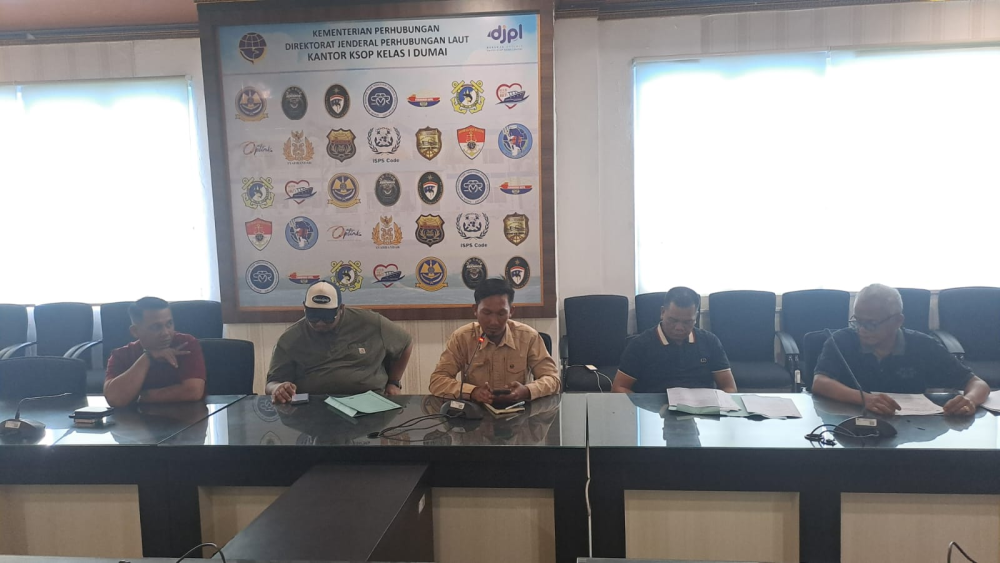 Rapat Audiensi antara Ketua Unit Usaha Pengerahan Jasa Tenaga Kerja Bongkar Muat PT. Oleokimia Sejahtera Mas dengan PT. Oleokimia Sejahtera Mas.