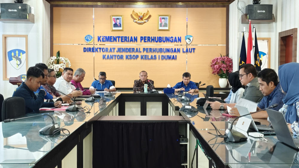 RAPAT PEMBAHASAN DRAF PERJANJIAN KERJA SAMA ANTARA KANTOR KSOP KELAS I DUMAI DENGAN PT KRAKATAU BANDAR SAMUDERA TENTANG PELAYANAN JASA PEMANDUAN DAN PENUNDAAN KAPAL DI TERMINAL UMUM SEMENTARA PT. CALANG SEJATI INDAH