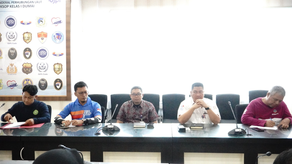 RAPAT PEMBAHASAN DRAF PERJANJIAN KERJA SAMA ANTARA KANTOR KSOP KELAS I DUMAI DENGAN PT KRAKATAU BANDAR SAMUDERA TENTANG PELAYANAN JASA PEMANDUAN DAN PENUNDAAN KAPAL DI TERMINAL UMUM SEMENTARA PT. CALANG SEJATI INDAH