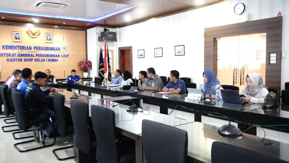 RAPAT PEMBAHASAN DRAF PERJANJIAN KERJA SAMA ANTARA KANTOR KSOP KELAS I DUMAI DENGAN PT KRAKATAU BANDAR SAMUDERA TENTANG PELAYANAN JASA PEMANDUAN DAN PENUNDAAN KAPAL DI TERMINAL UMUM SEMENTARA PT. CALANG SEJATI INDAH