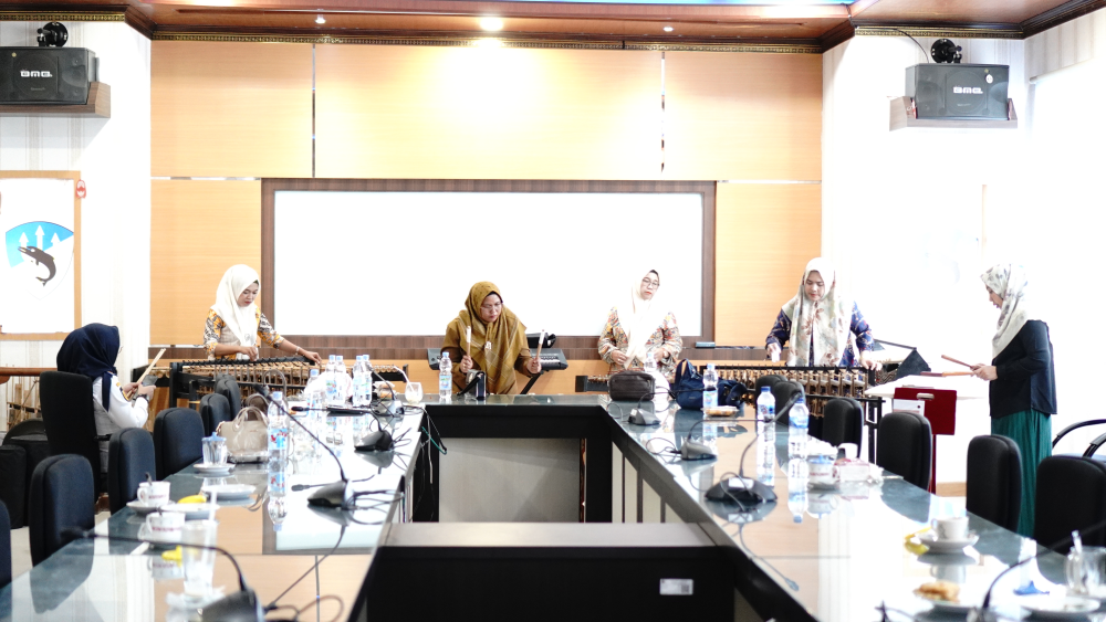 DWP KANTOR KSOP KELAS I DUMAI TERUS BERLATIH MEMAINKAN ALAT MUSIK TRADISIONAL