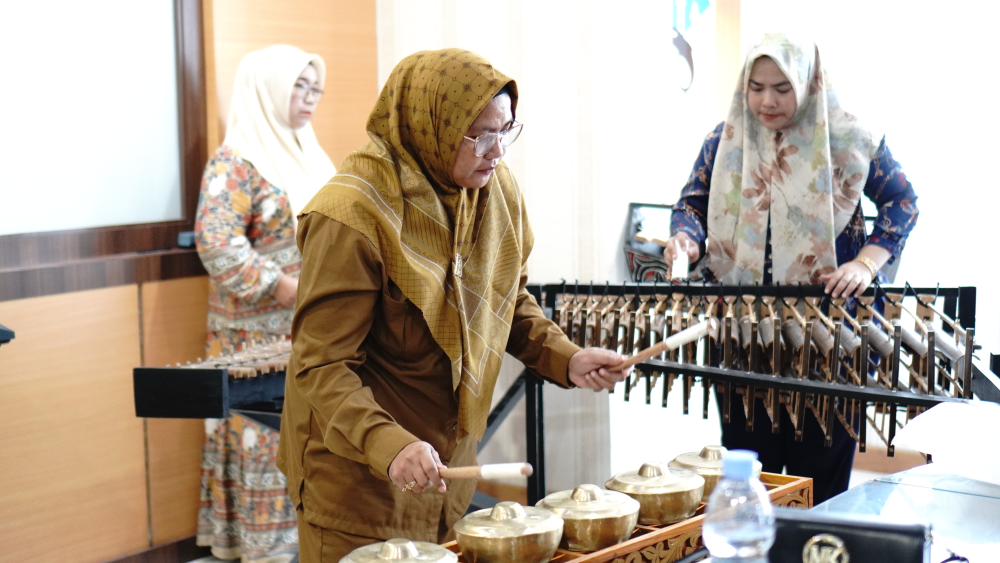DWP KANTOR KSOP KELAS I DUMAI TERUS BERLATIH MEMAINKAN ALAT MUSIK TRADISIONAL