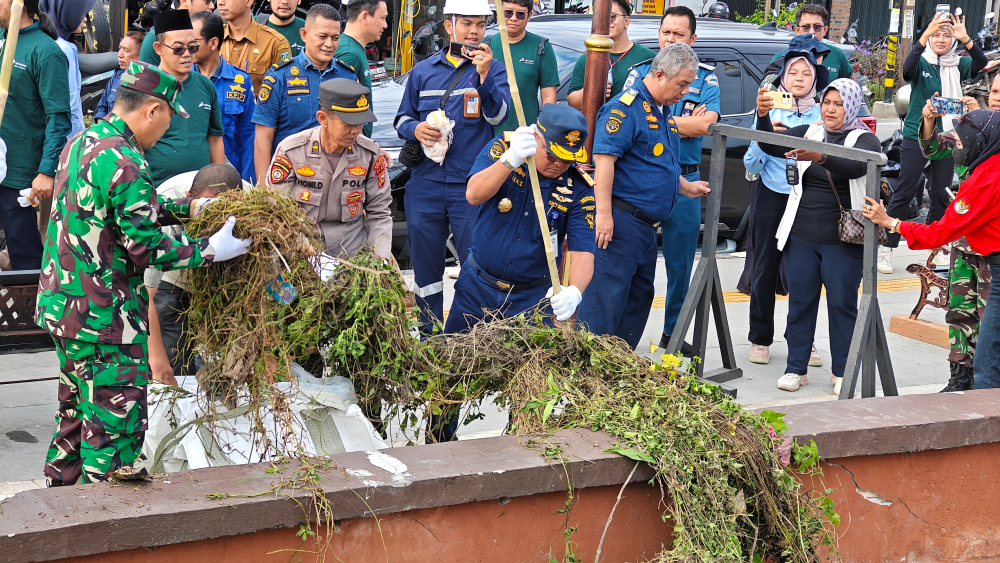 Kegiatan Aksi Bersih-bersih Kanal Jaya Maukti dan Penanaman Poho