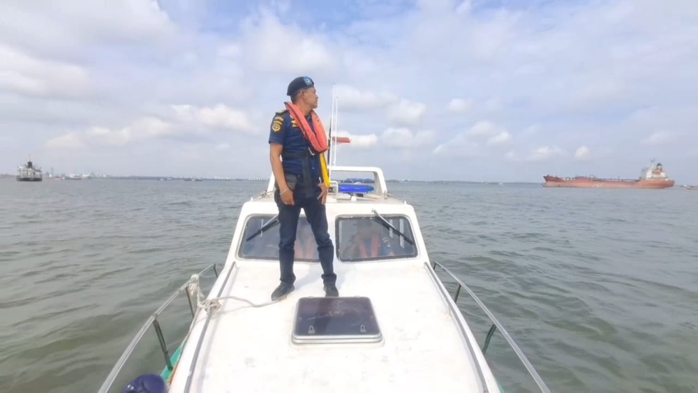 PEMBUNYIAN SULING KAPAL, DALAM RANGKA MEMPERINGATI HARI PELAUT SEDUNIA TAHUN 2025 DI WILAYAH PERAIRAN DUMAI