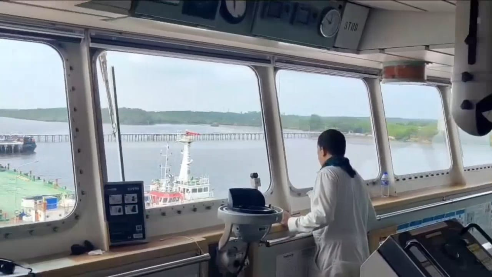 PEMBUNYIAN SULING KAPAL, DALAM RANGKA MEMPERINGATI HARI PELAUT SEDUNIA TAHUN 2025 DI WILAYAH PERAIRAN DUMAI