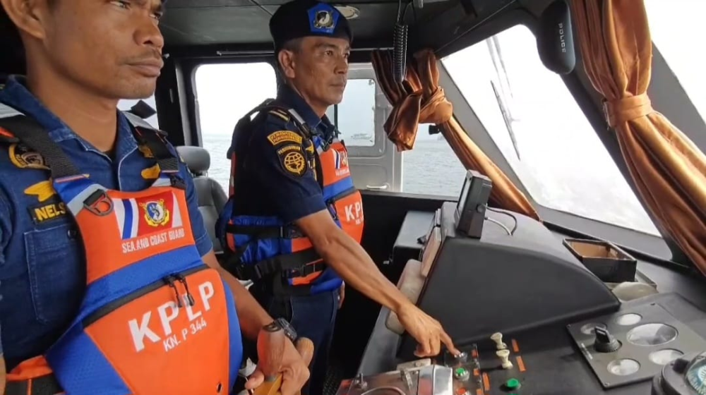 PEMBUNYIAN SULING KAPAL, DALAM RANGKA MEMPERINGATI HARI PELAUT SEDUNIA TAHUN 2025 DI WILAYAH PERAIRAN DUMAI