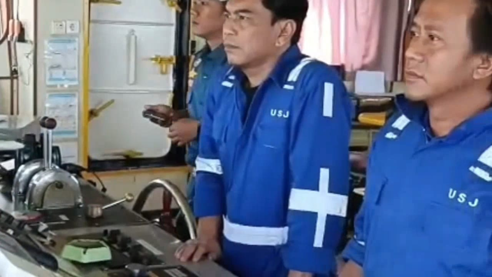 PEMBUNYIAN SULING KAPAL, DALAM RANGKA MEMPERINGATI HARI PELAUT SEDUNIA TAHUN 2025 DI WILAYAH PERAIRAN DUMAI