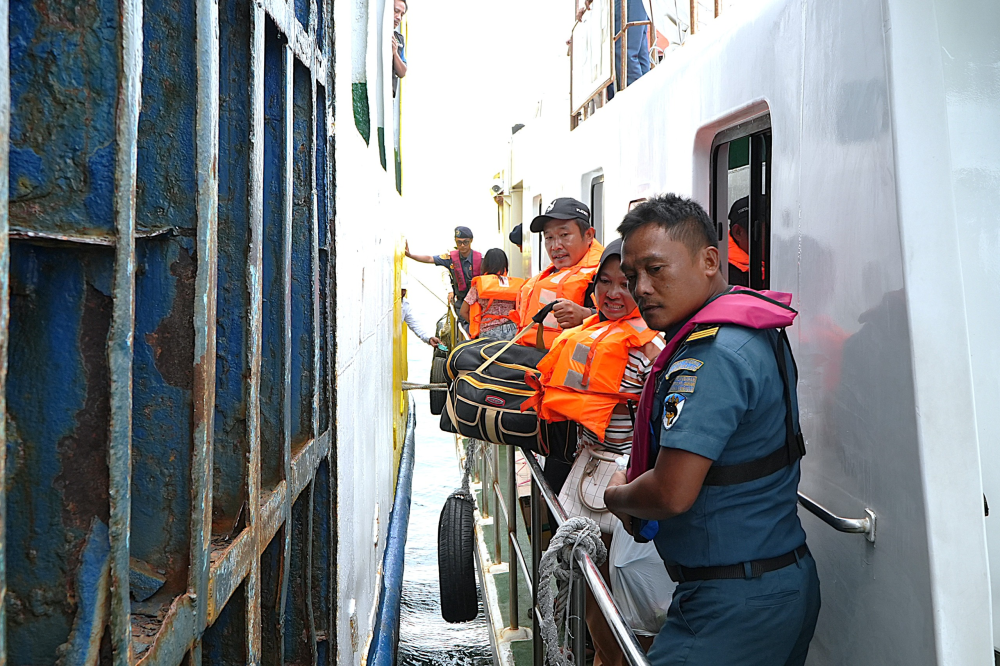 Kemenhub Kerahkan Kapal Negara Dukung Proses Rede Transport di KMP Pulau Telo