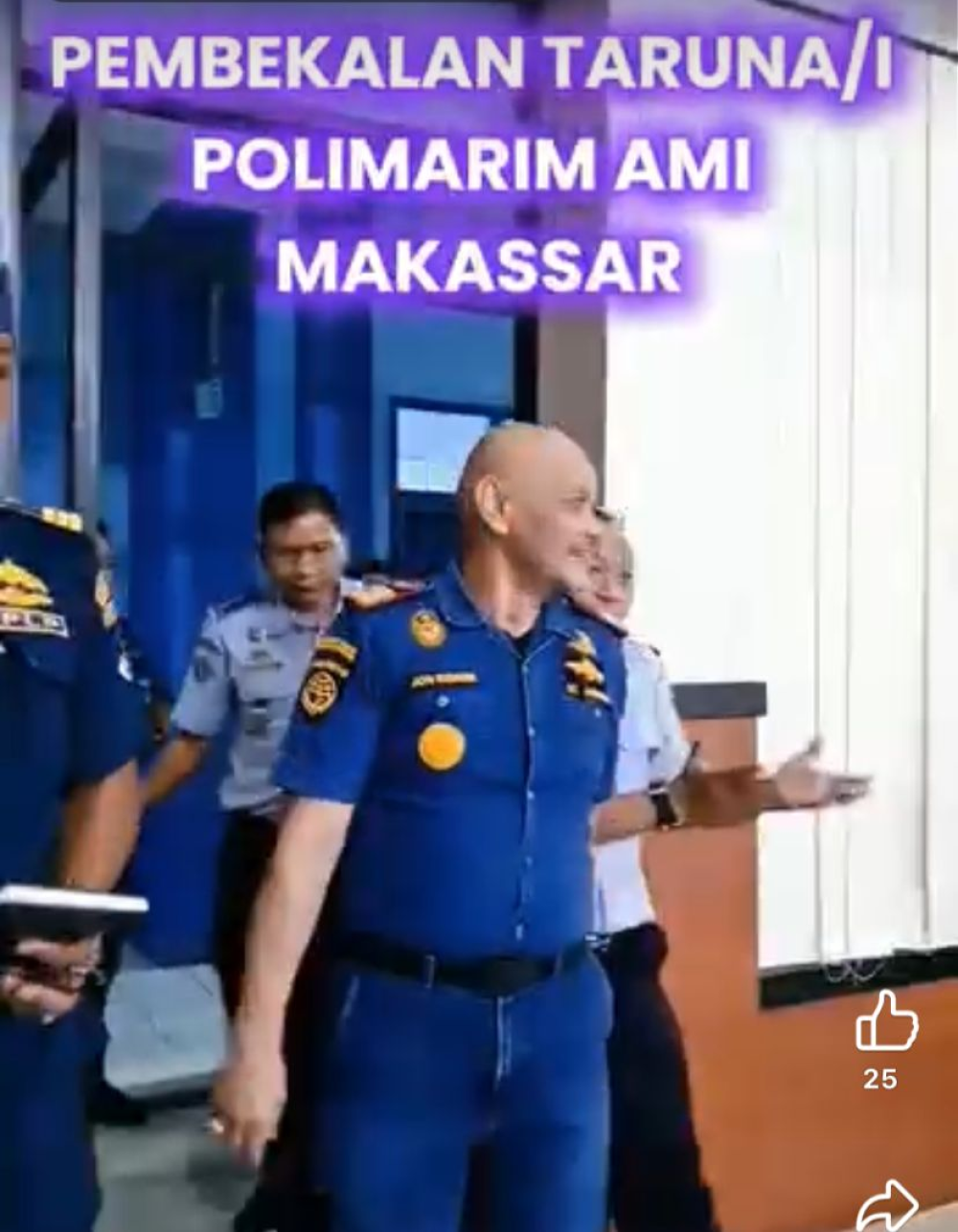 Kepala Kantor Kesyahbandaran dan Otoritas Pelabuhan Utama Makassar, Ir. Jon Kenedi, M.Mar.Eng., M.M., IPU., ASEAN Eng., APEC Eng., hadir sebagai narasumber dalam kegiatan Pembekalan Taruna/i yang diselenggarakan di Aula POLIMARIM AMI Makassar