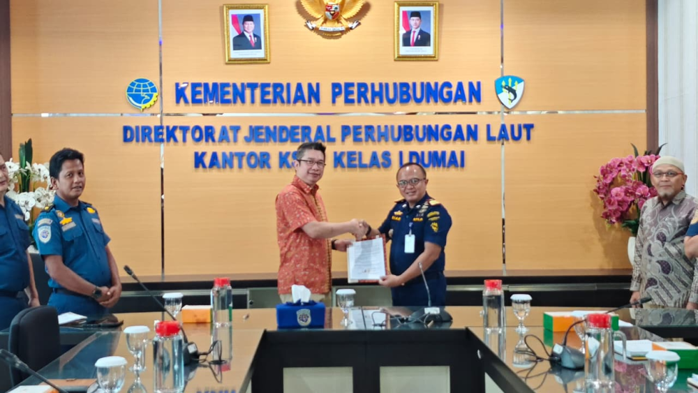 PENANDATANGANAN  PERJANJIAN KERJA SAMA    ANTARA  KANTOR KESYAHBANDARAN DAN OTORITAS PELABUHAN KELAS I DUMAI  DENGAN  PT. ENERGI UNGGUL PERSADA  TENTANG  PENGGUNAAN AREA PERAIRAN DAN OPERASIONAL PELAYANAN  TERMINAL UMUM SEMENTARA PT. ENERGI UNGGUL PERSADA