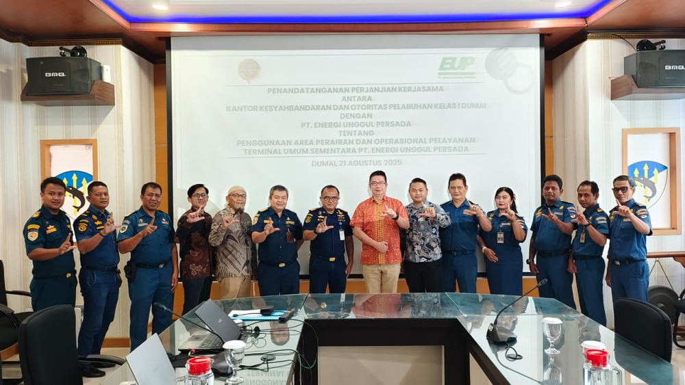 PENANDATANGANAN  PERJANJIAN KERJA SAMA    ANTARA  KANTOR KESYAHBANDARAN DAN OTORITAS PELABUHAN KELAS I DUMAI  DENGAN  PT. ENERGI UNGGUL PERSADA  TENTANG  PENGGUNAAN AREA PERAIRAN DAN OPERASIONAL PELAYANAN  TERMINAL UMUM SEMENTARA PT. ENERGI UNGGUL PERSADA