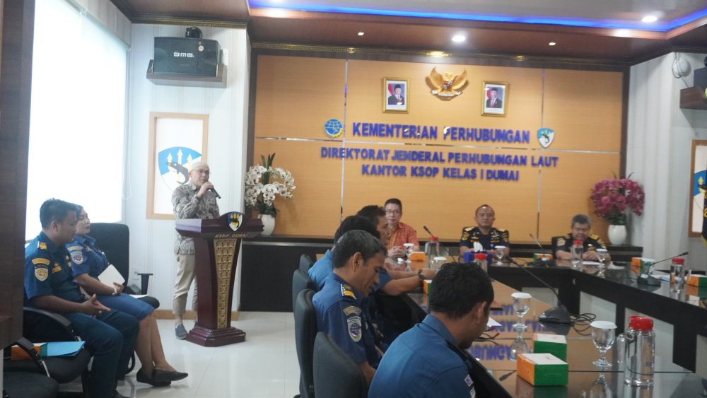 PENANDATANGANAN  PERJANJIAN KERJA SAMA    ANTARA  KANTOR KESYAHBANDARAN DAN OTORITAS PELABUHAN KELAS I DUMAI  DENGAN  PT. ENERGI UNGGUL PERSADA  TENTANG  PENGGUNAAN AREA PERAIRAN DAN OPERASIONAL PELAYANAN  TERMINAL UMUM SEMENTARA PT. ENERGI UNGGUL PERSADA