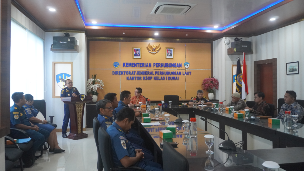 PENANDATANGANAN  PERJANJIAN KERJA SAMA    ANTARA  KANTOR KESYAHBANDARAN DAN OTORITAS PELABUHAN KELAS I DUMAI  DENGAN  PT. ENERGI UNGGUL PERSADA  TENTANG  PENGGUNAAN AREA PERAIRAN DAN OPERASIONAL PELAYANAN  TERMINAL UMUM SEMENTARA PT. ENERGI UNGGUL PERSADA
