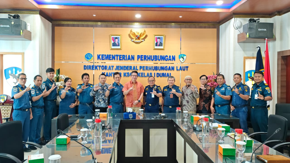 PENANDATANGANAN  PERJANJIAN KERJA SAMA    ANTARA  KANTOR KESYAHBANDARAN DAN OTORITAS PELABUHAN KELAS I DUMAI  DENGAN  PT. ENERGI UNGGUL PERSADA  TENTANG  PENGGUNAAN AREA PERAIRAN DAN OPERASIONAL PELAYANAN  TERMINAL UMUM SEMENTARA PT. ENERGI UNGGUL PERSADA