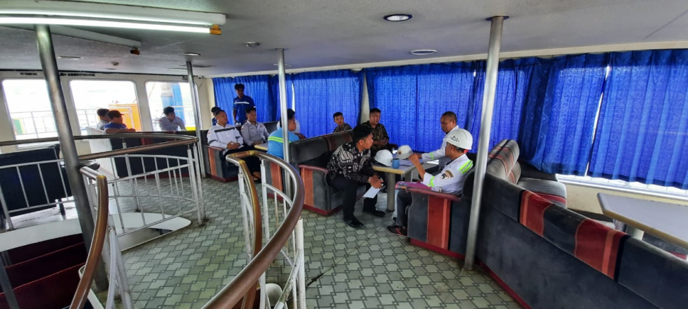 Ramp Check KMP.Permata Lestari V di Pelabuhan Penyebrangan Bastiong Ternate