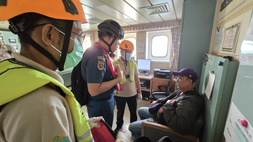Medical Evacuation Terhadap Crew Kapal Asing MT. Olympic Life