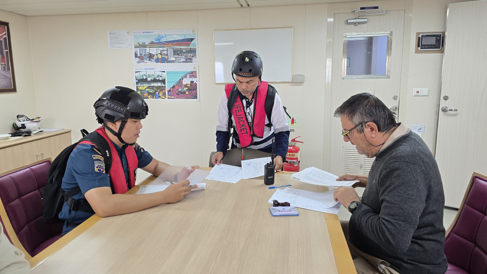 Medical Evacuation Terhadap Crew Kapal Asing MT. Olympic Life