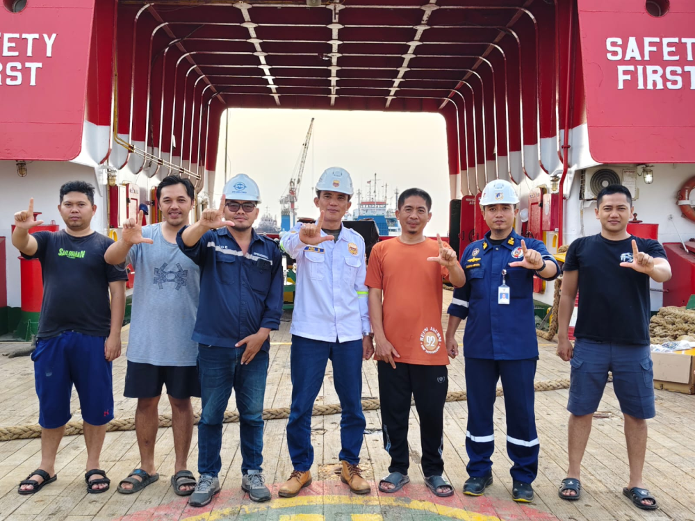 MARINE INSPECTOR bersama Petugas wilker Ujung Piring Ingatkan Pentingnya Kelengkapan Alat Keselamatan di Kapal.