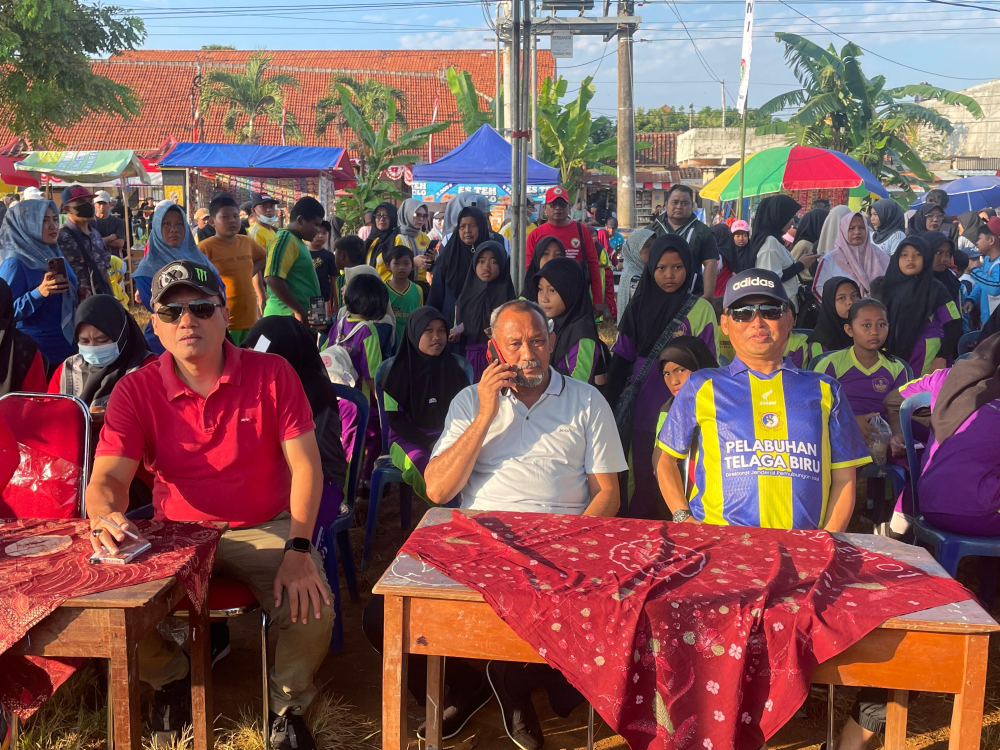 Jalan Sehat HUT ke-80 RI di Kecamatan Tanjung Bumi berlangsung meriah, diikuti ratusan peserta termasuk Kepala UPP Kelas III Telaga Biru, Edi Kuswanto, S.H., M.M., beserta staf, sebagai wujud semangat persatuan dan kebersamaan masyarakat.