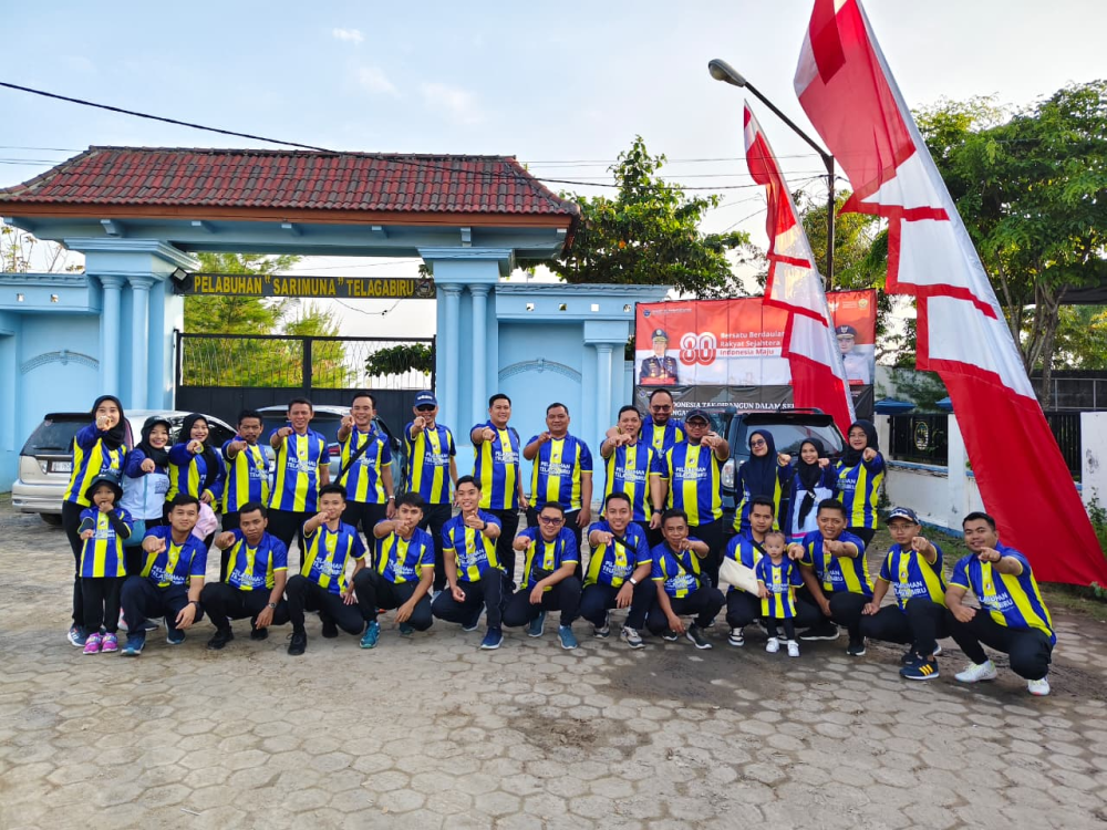 Jalan Sehat HUT ke-80 RI di Kecamatan Tanjung Bumi berlangsung meriah, diikuti ratusan peserta termasuk Kepala UPP Kelas III Telaga Biru, Edi Kuswanto, S.H., M.M., beserta staf, sebagai wujud semangat persatuan dan kebersamaan masyarakat.