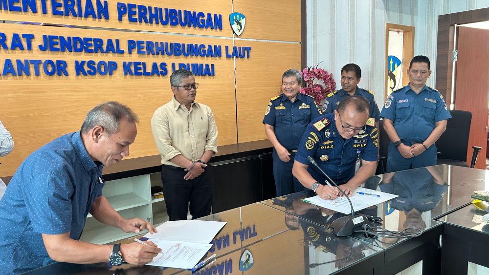 PENANDATANGANAN PERJANJIAN KERJA SAMA ANTARA KANTOR KESYAHBANDARAN DAN OTORITAS PELABUHAN KELAS I DUMAI DENGAN PT. PELABUHAN INDONESIA (PERSERO) REGIONAL 1 DUMAI TENTANG PELAYANAN JASA PEMANDUAN DAN PENUNDAAN KAPAL DI LUAR PERAIRAN WAJIB PANDU KELAS I