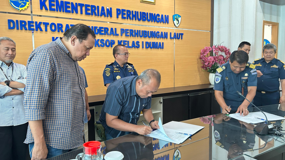 PENANDATANGANAN PERJANJIAN KERJA SAMA ANTARA KANTOR KESYAHBANDARAN DAN OTORITAS PELABUHAN KELAS I DUMAI DENGAN PT. PELABUHAN INDONESIA (PERSERO) REGIONAL 1 DUMAI TENTANG PELAYANAN JASA PEMANDUAN DAN PENUNDAAN KAPAL DI LUAR PERAIRAN WAJIB PANDU KELAS I