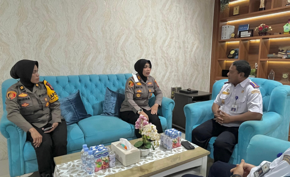 Kunjungan Kapolres Kota Ternate,AKBP.Anita Ratna Yulianto,S.I.K. M.H dan Kapolsek Kawasan Pelabuhan Ahmad Yani Ternate,Iptu Mirna Oramali, S.H., M.H.