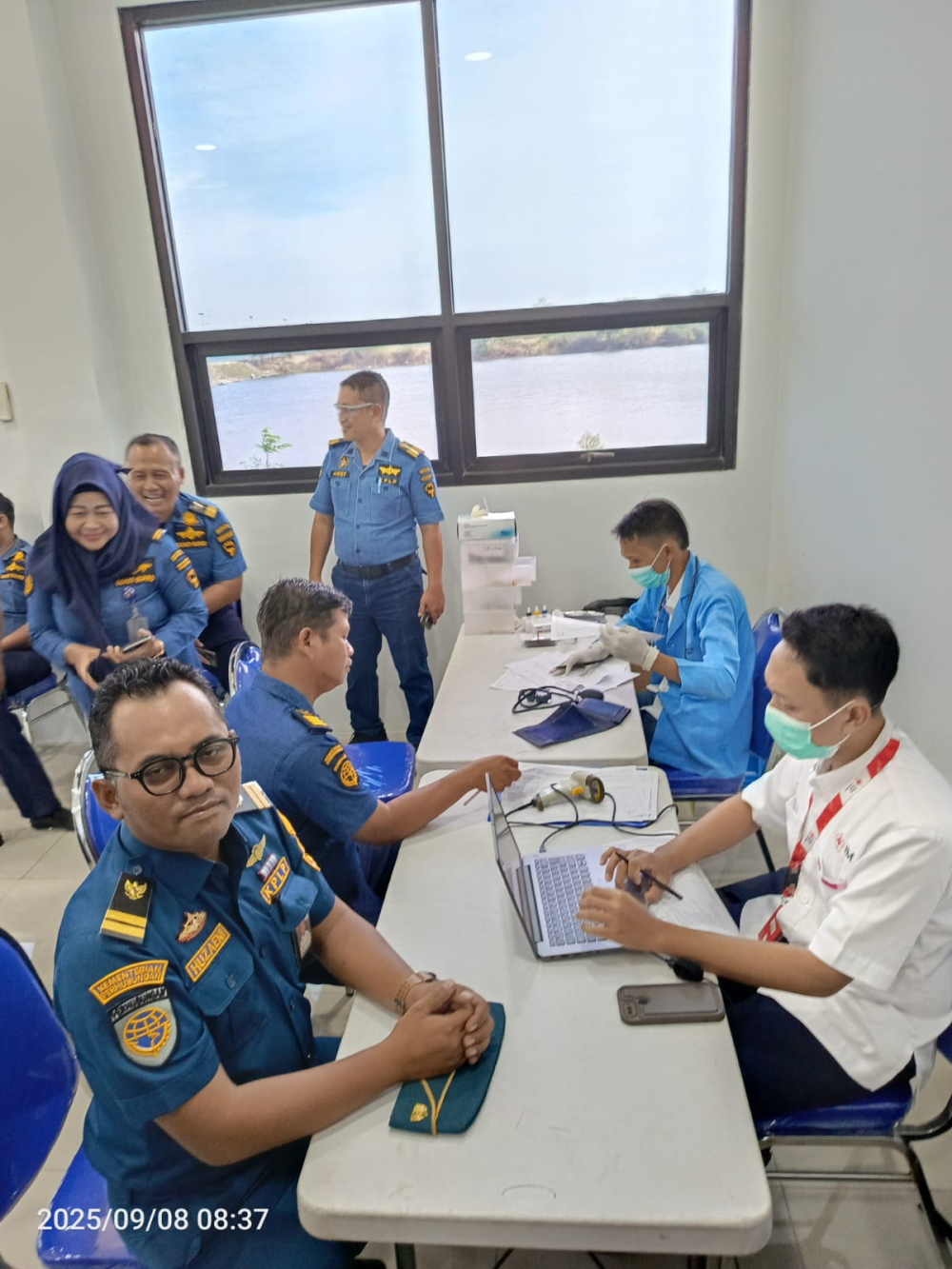 Bakti Sosial dalam rangka Hari Perhubungan Nasional 2025, &nbsp;KSOP Kelas IV Probolinggo bersama Insan Maritim menggelar kegiatan donor darah.