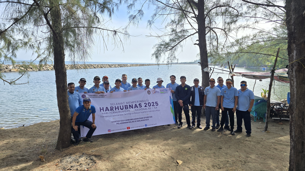Kantor KSOP Malahayati Melaksanakan Giat Bersih Lingkungan Kantor, Pantai, Dan Pelabuhan Penyeberangan Ulee Lheue Banda Aceh dalam Rangka Memperingati Hari Perhubungan Nasional 2025