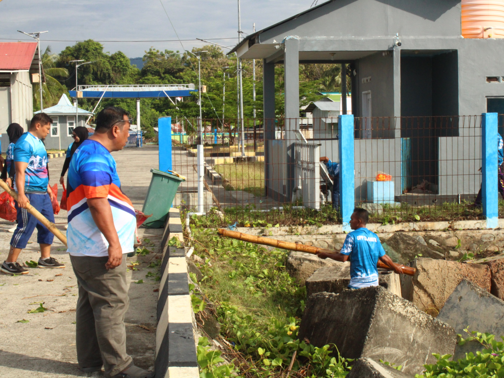 Kegiatan Bersih Laut dan Pantai dalam rangka Memperingati Hari Perhubungan Nasional (HARHUBNAS) 2025