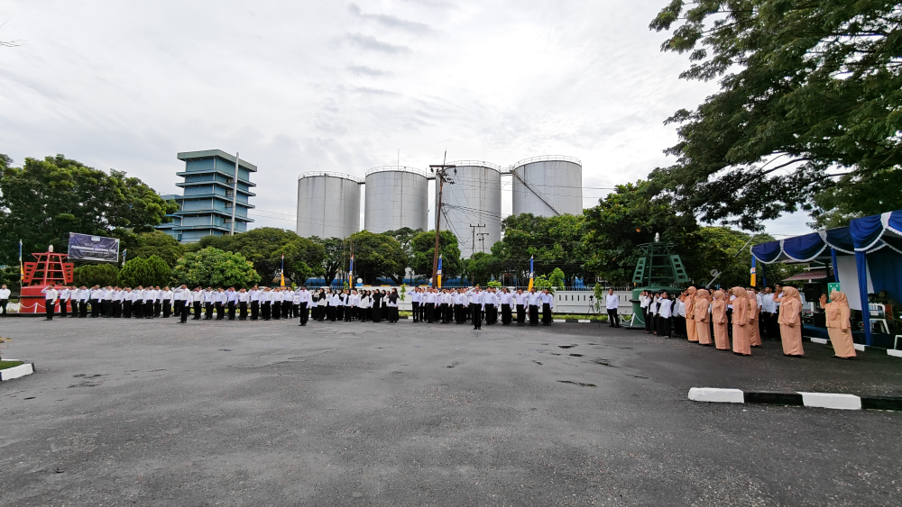 Kantor Kesyahbandaran dan Otoritas Pelabuhan Kelas I Dumai bersama Distrik Navigasi Tipe A Kelas I Dumai melaksanakan Upacara Bendera dalam rangka memperingati Hari Perhubungan Nasional Tahun 2025 di halaman Kantor Distrik Navigasi Tipe A Kelas I Dumai.