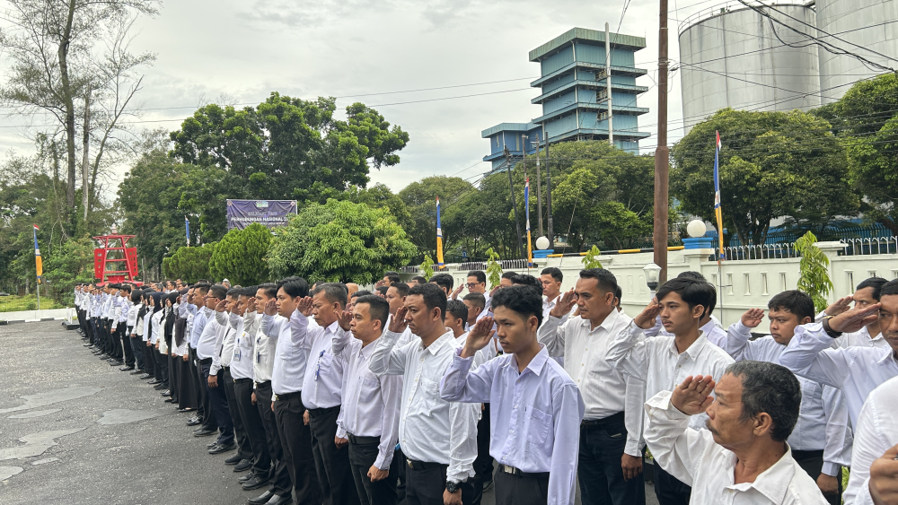 Kantor Kesyahbandaran dan Otoritas Pelabuhan Kelas I Dumai bersama Distrik Navigasi Tipe A Kelas I Dumai melaksanakan Upacara Bendera dalam rangka memperingati Hari Perhubungan Nasional Tahun 2025 di halaman Kantor Distrik Navigasi Tipe A Kelas I Dumai.