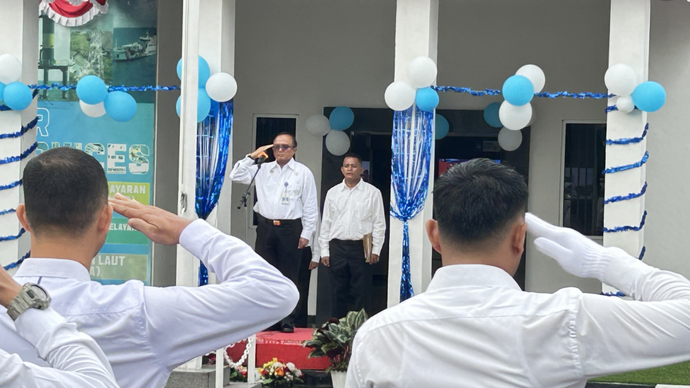 Kantor Kesyahbandaran dan Otoritas Pelabuhan Kelas I Dumai bersama Distrik Navigasi Tipe A Kelas I Dumai melaksanakan Upacara Bendera dalam rangka memperingati Hari Perhubungan Nasional Tahun 2025 di halaman Kantor Distrik Navigasi Tipe A Kelas I Dumai.