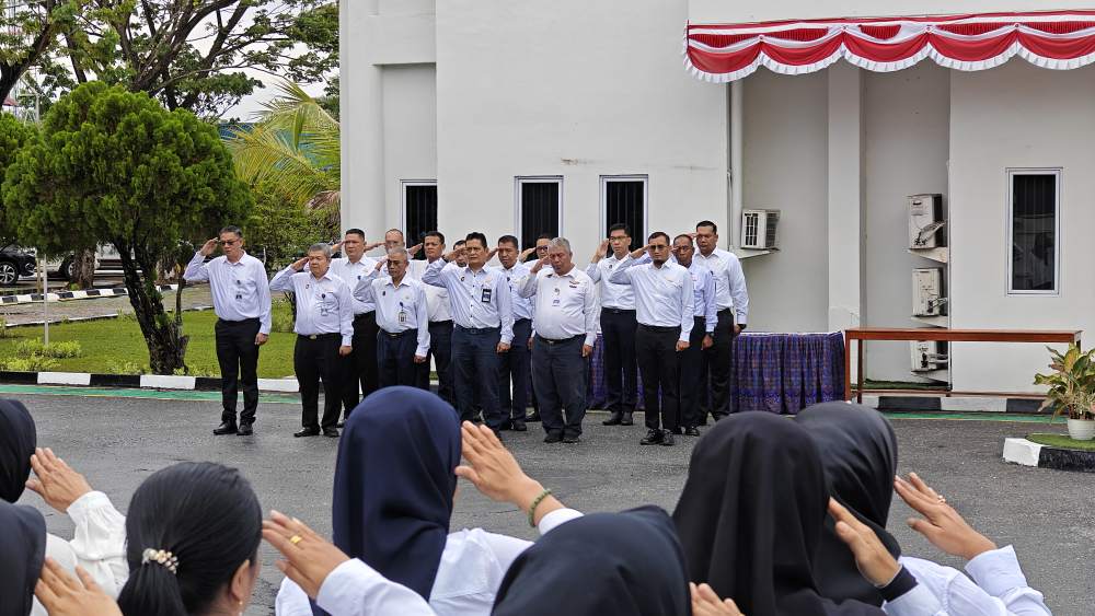 Kantor Kesyahbandaran dan Otoritas Pelabuhan Kelas I Dumai bersama Distrik Navigasi Tipe A Kelas I Dumai melaksanakan Upacara Bendera dalam rangka memperingati Hari Perhubungan Nasional Tahun 2025 di halaman Kantor Distrik Navigasi Tipe A Kelas I Dumai.